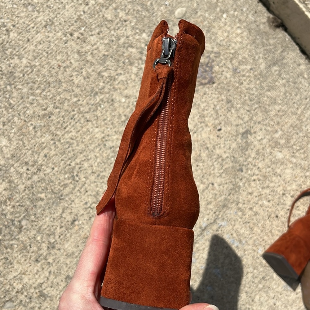 Like new orange Mi.iM faux suede short boots size 8 - Picture 3 of 13